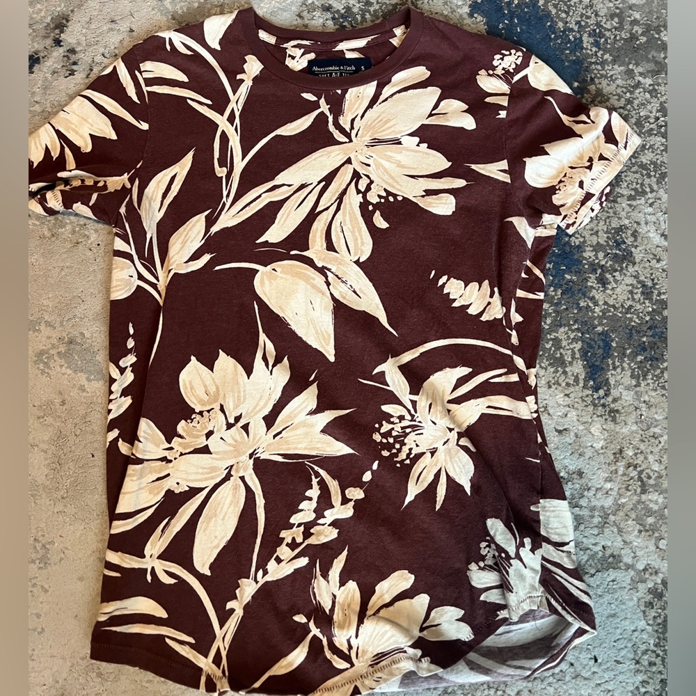 Abercrombie and Fitch tee